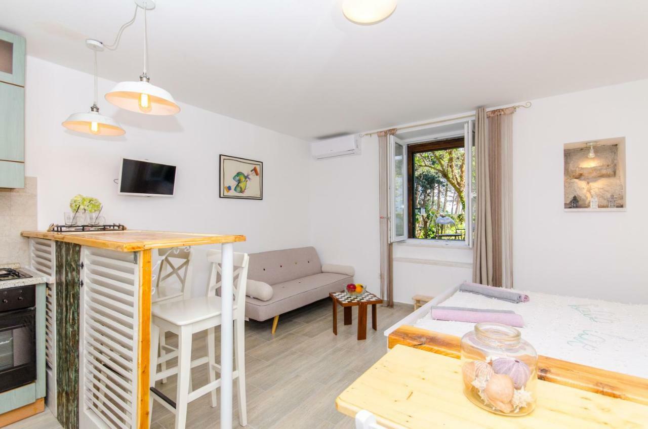 Apartment Hello Love Split Exterior photo